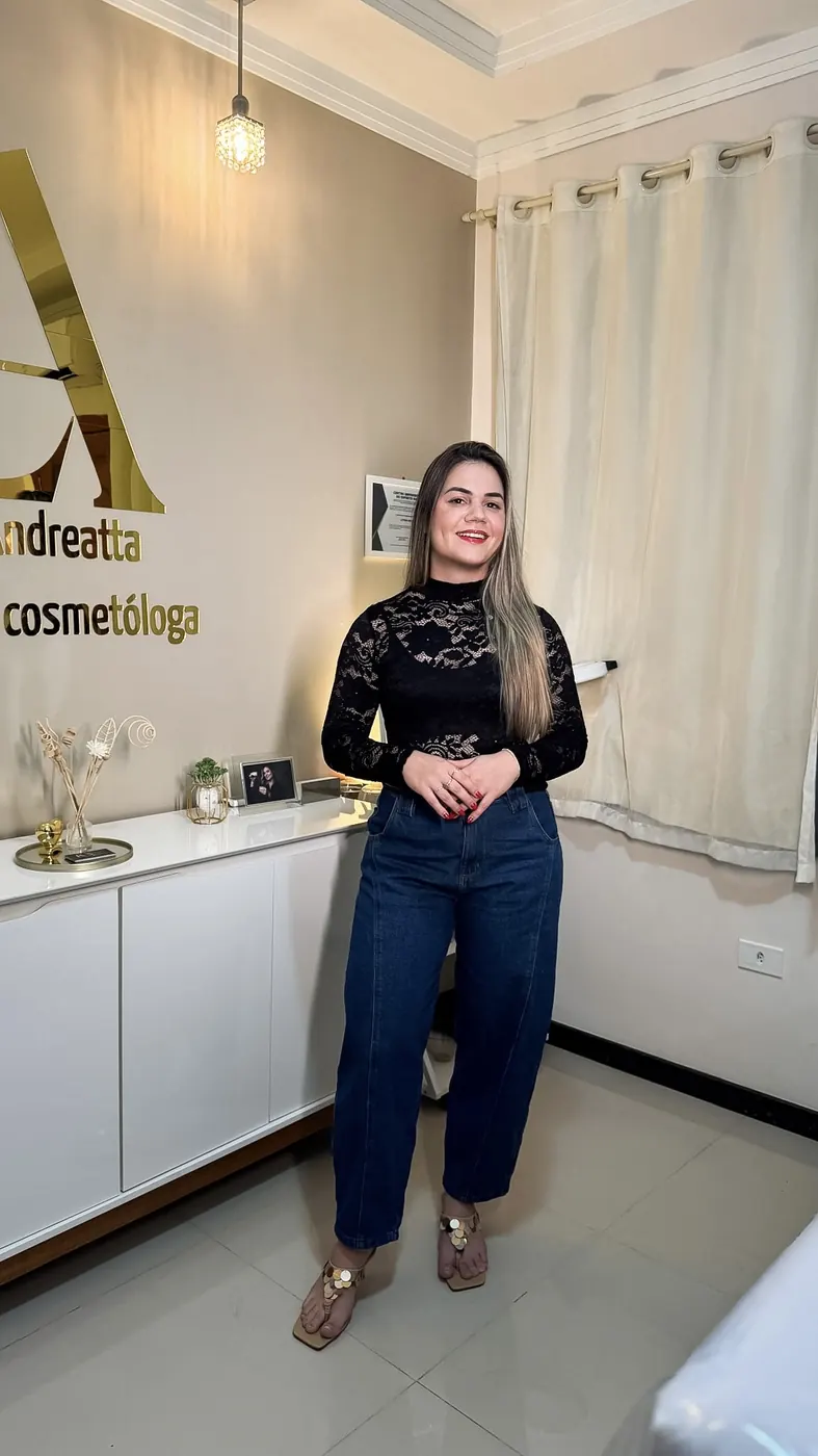 Letícia no seu espaço de estética